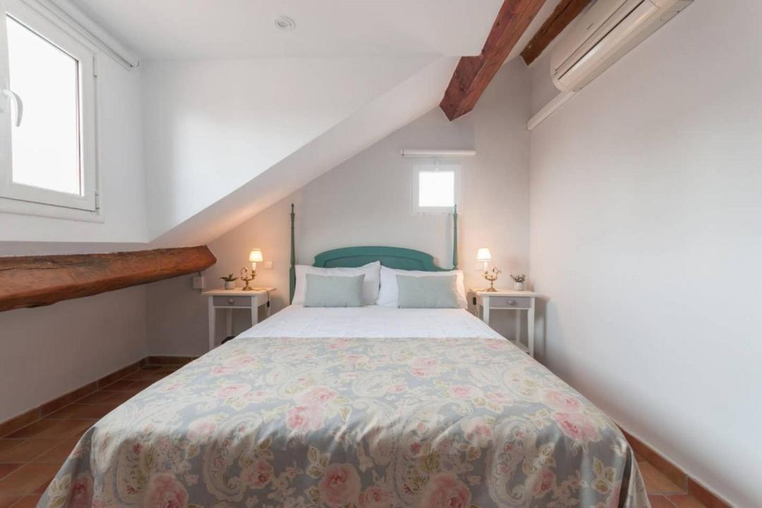 Cozy One-Bedroom Penthhouse La Latina Madrid Eksteriør bilde