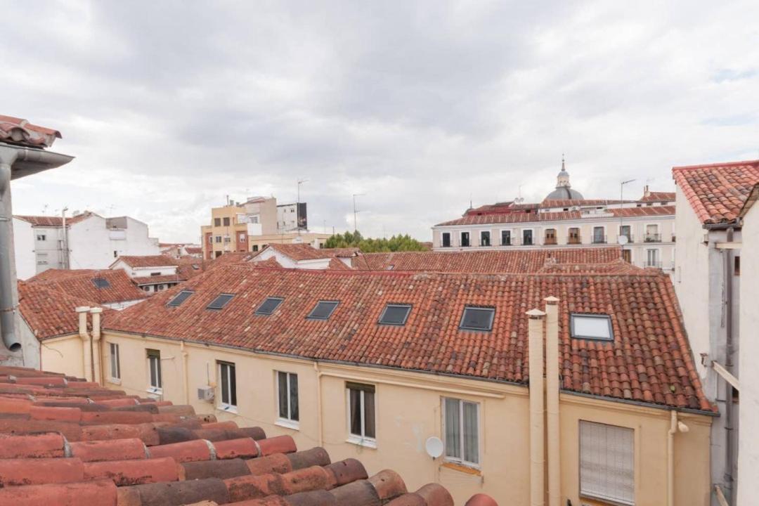 Cozy One-Bedroom Penthhouse La Latina Madrid Eksteriør bilde
